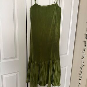 The A&F Giselle Pleat Release Midi Dress